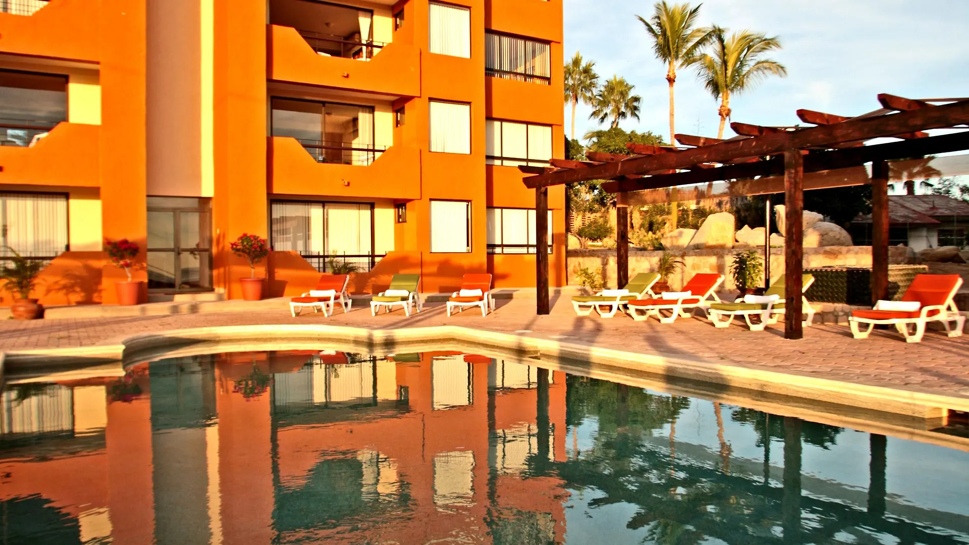 Sunrock Hotel & Suites Cabo San Lucas