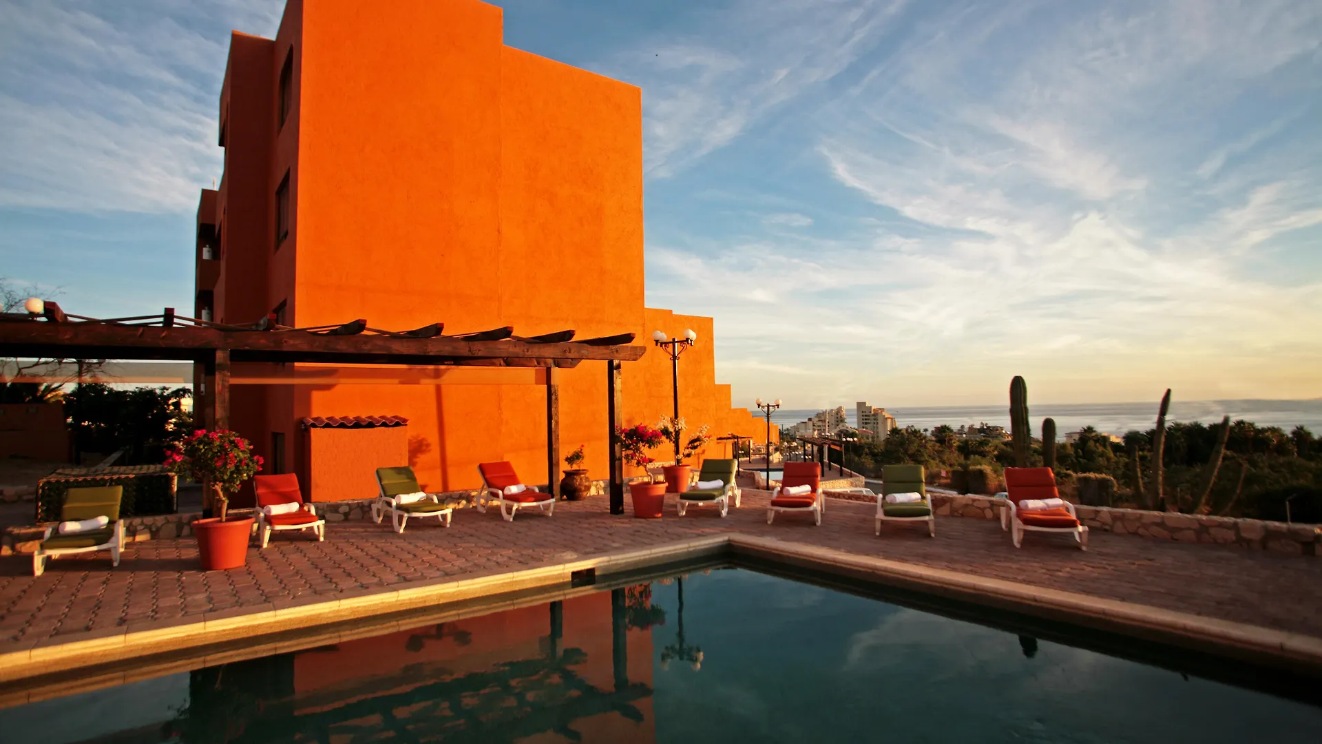 Sunrock Hotel & Suites Cabo San Lucas